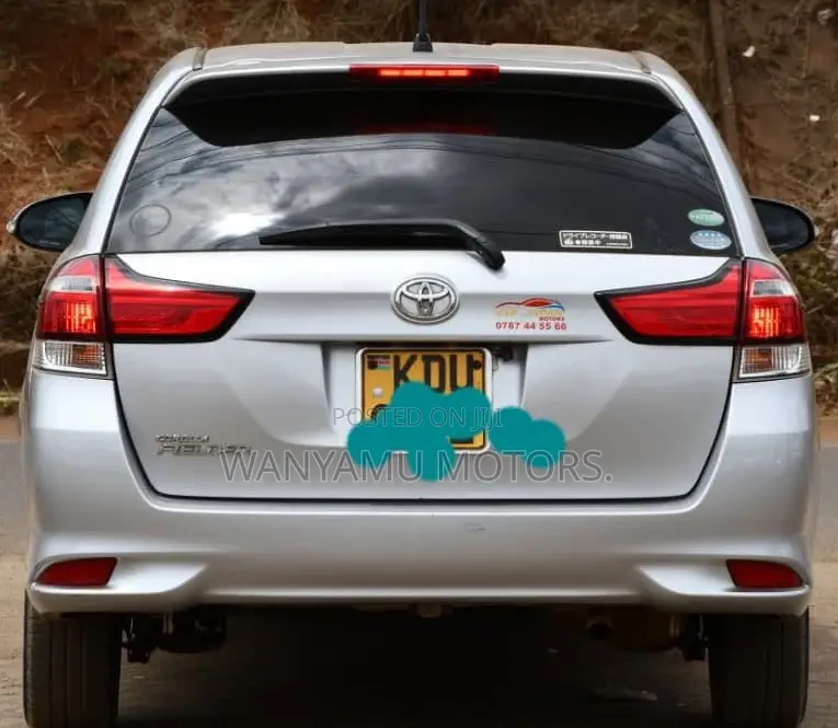 Toyota Corolla Fielder 2019 Silver