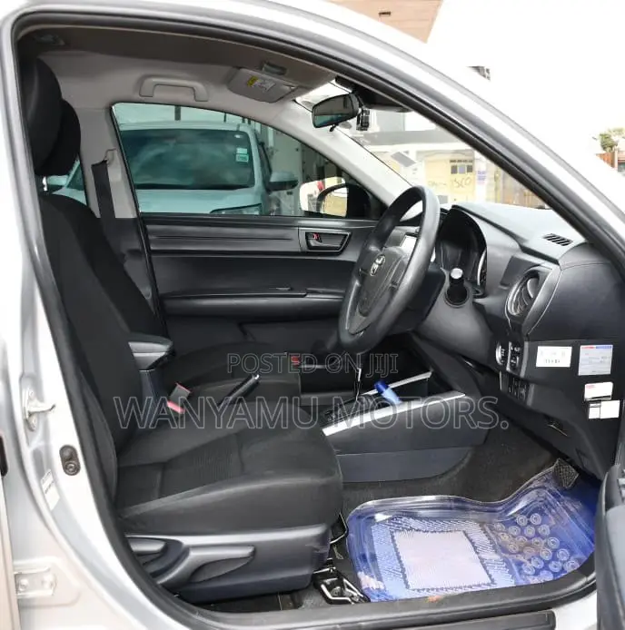 Toyota Corolla Fielder 2019 Silver