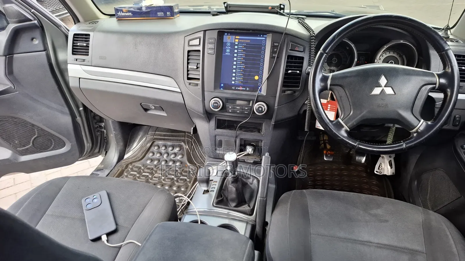 Mitsubishi Pajero 2012 Silver