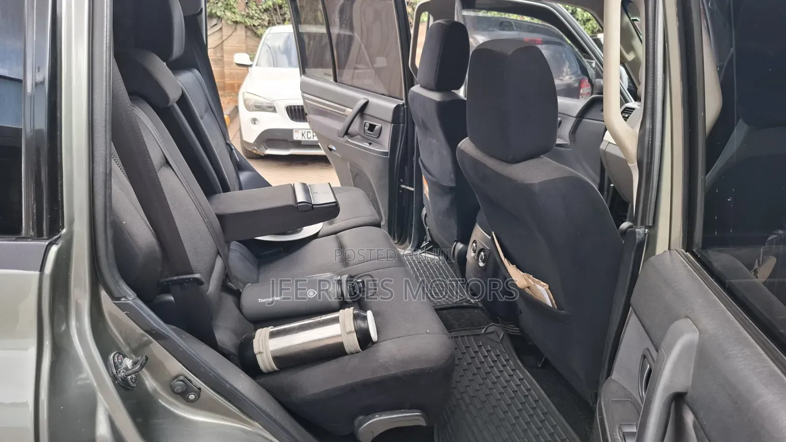 Mitsubishi Pajero 2012 Silver