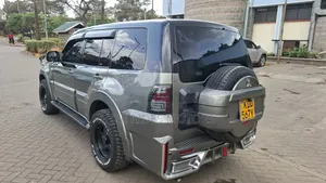 Mitsubishi Pajero 2012 Silver