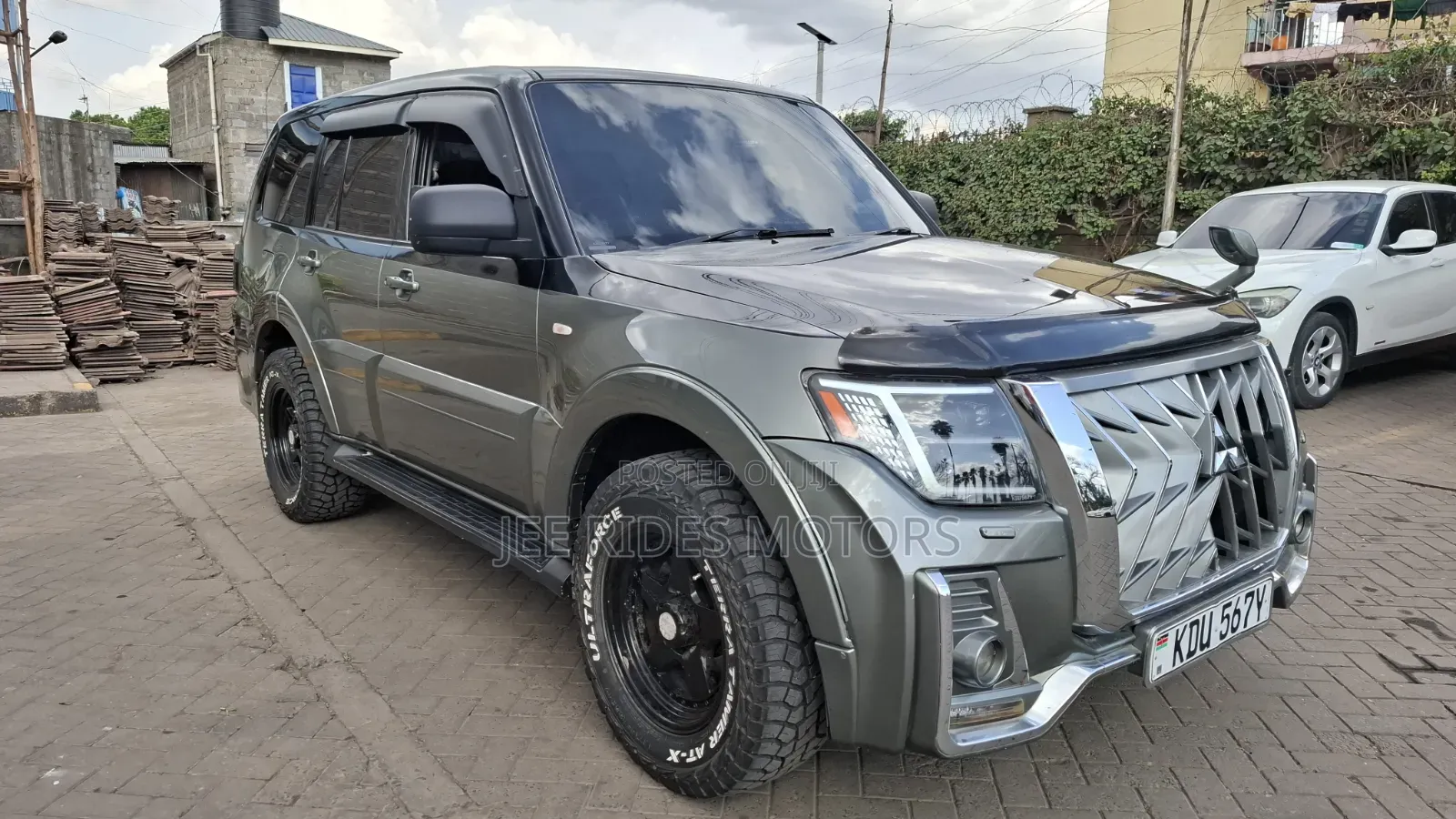 Mitsubishi Pajero 2012 Silver