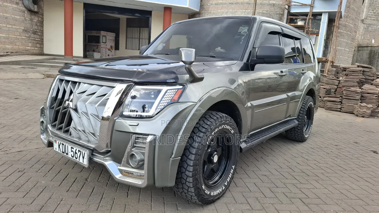 Mitsubishi Pajero 2012 Silver