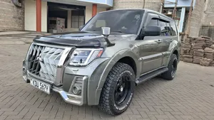 Mitsubishi Pajero 2012 Silver