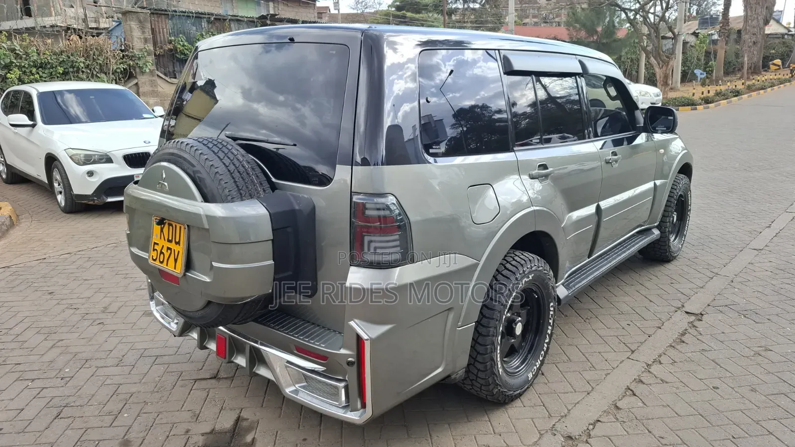 Mitsubishi Pajero 2012 Silver