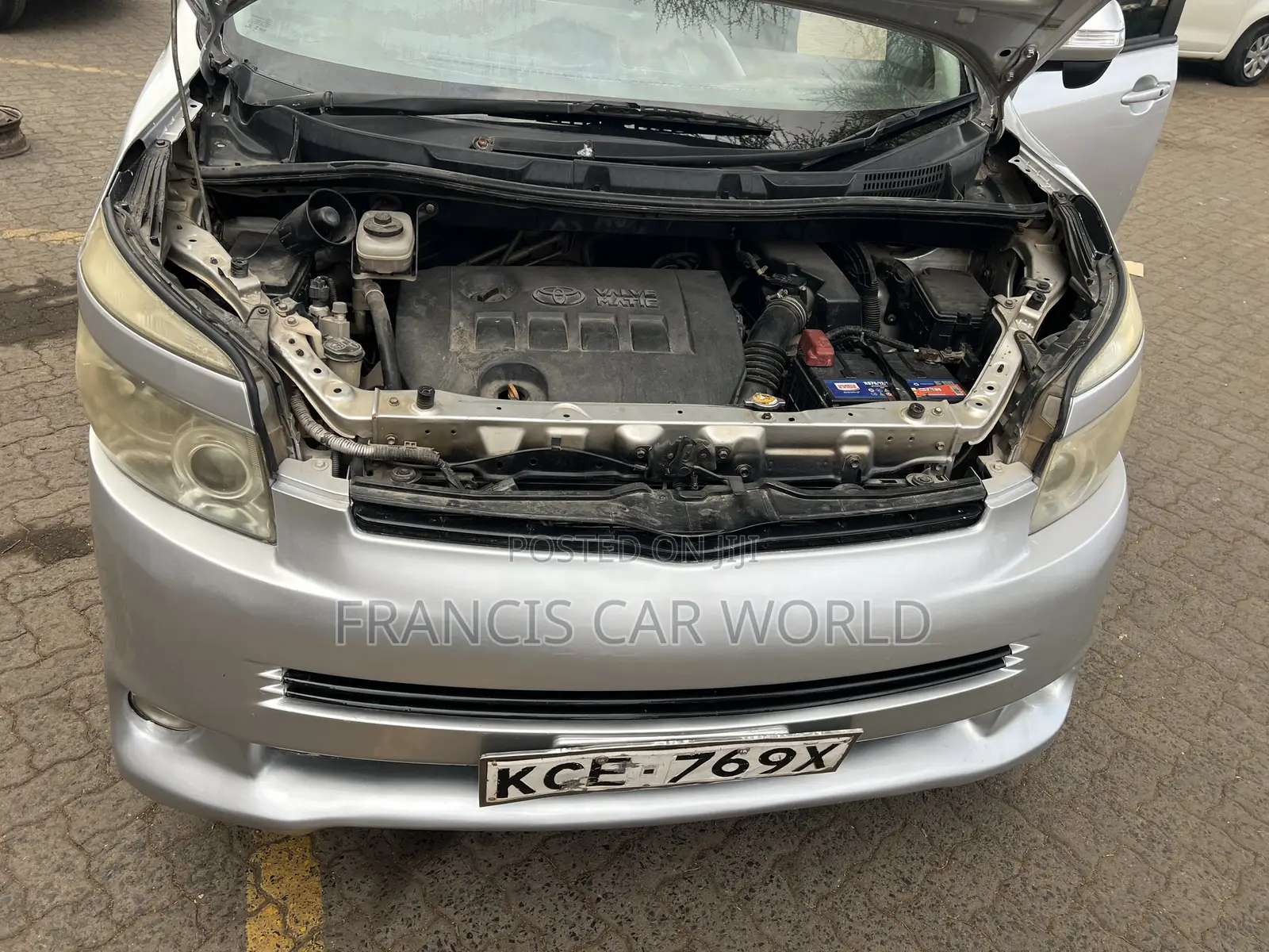 Toyota Voxy 2010 Silver