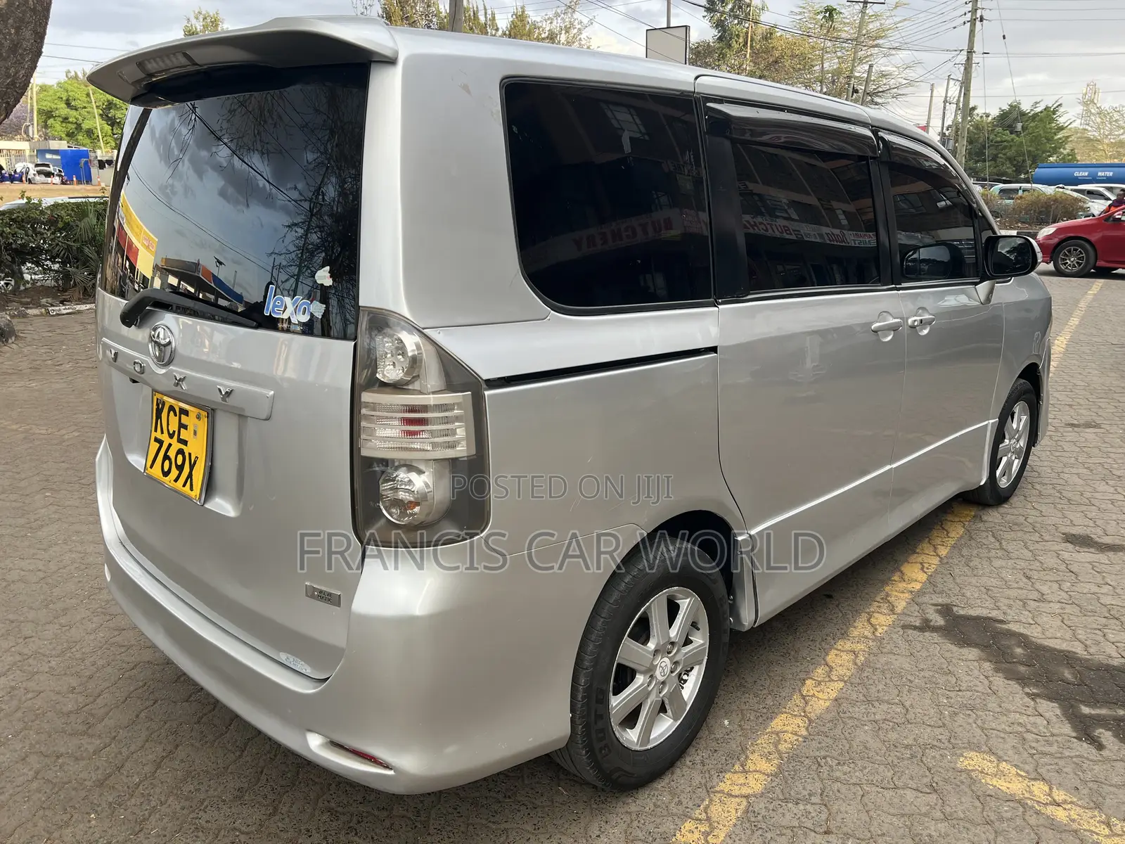 Toyota Voxy 2010 Silver