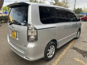 Toyota Voxy 2010 Silver