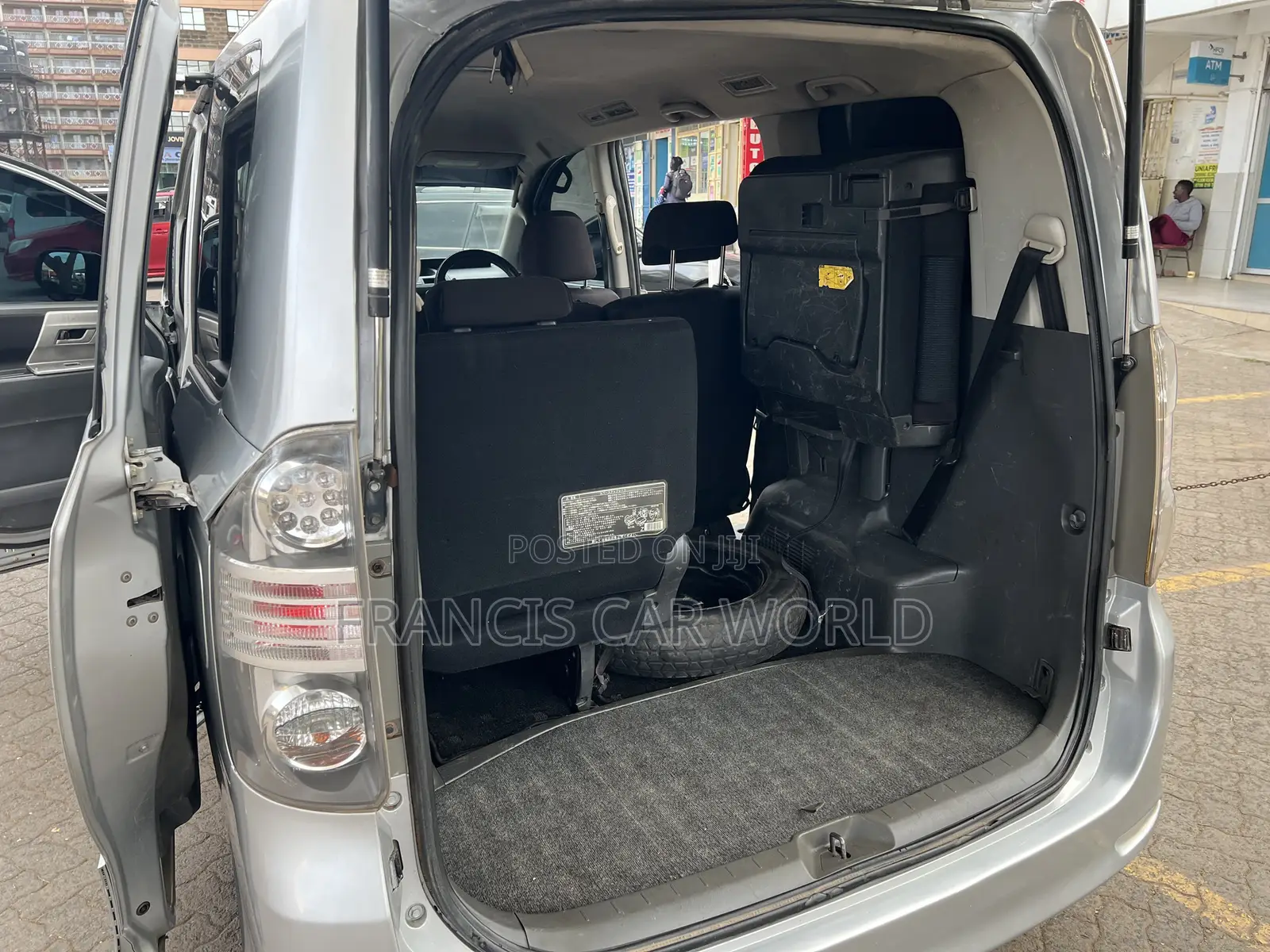Toyota Voxy 2010 Silver