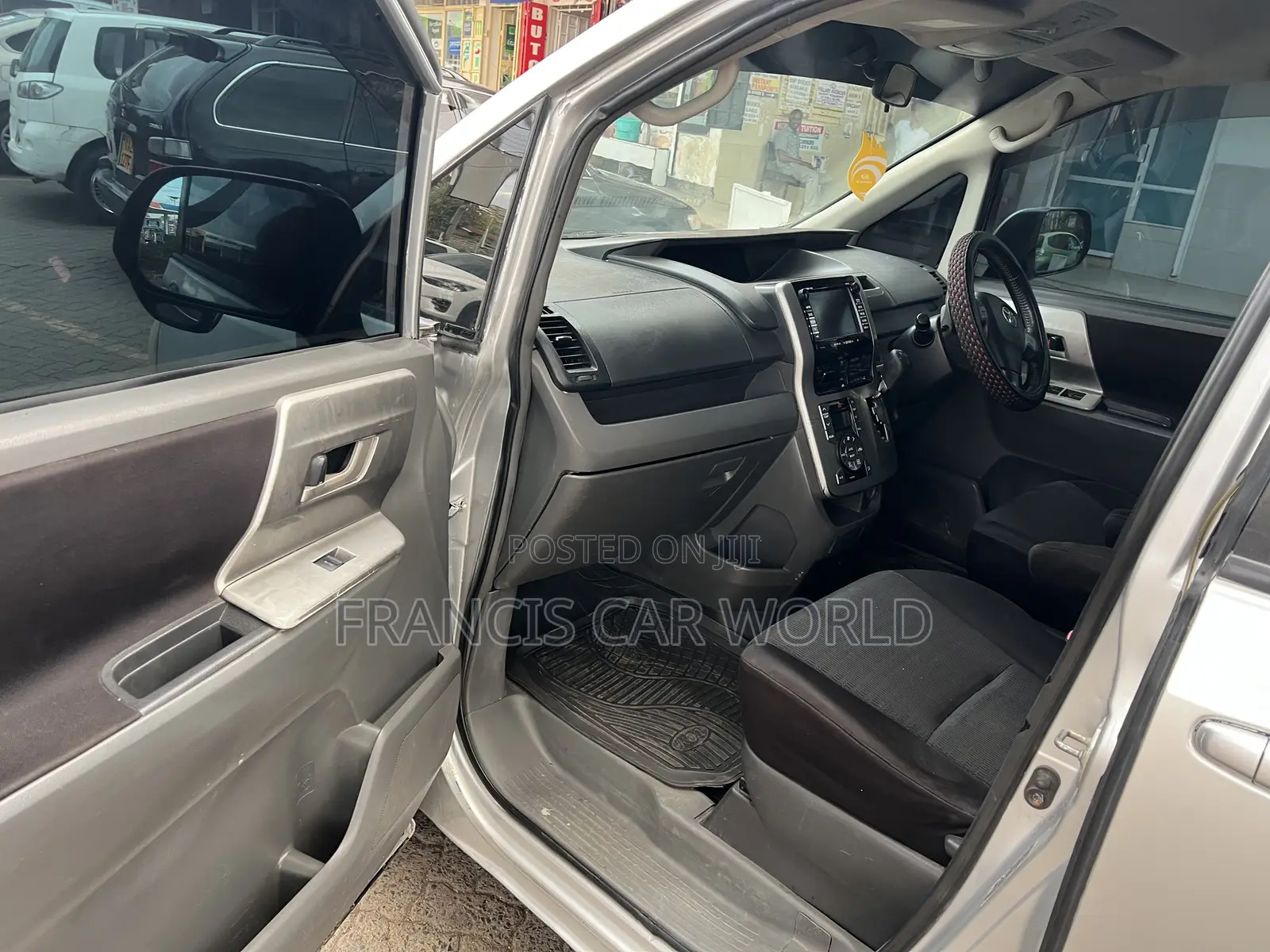 Toyota Voxy 2010 Silver