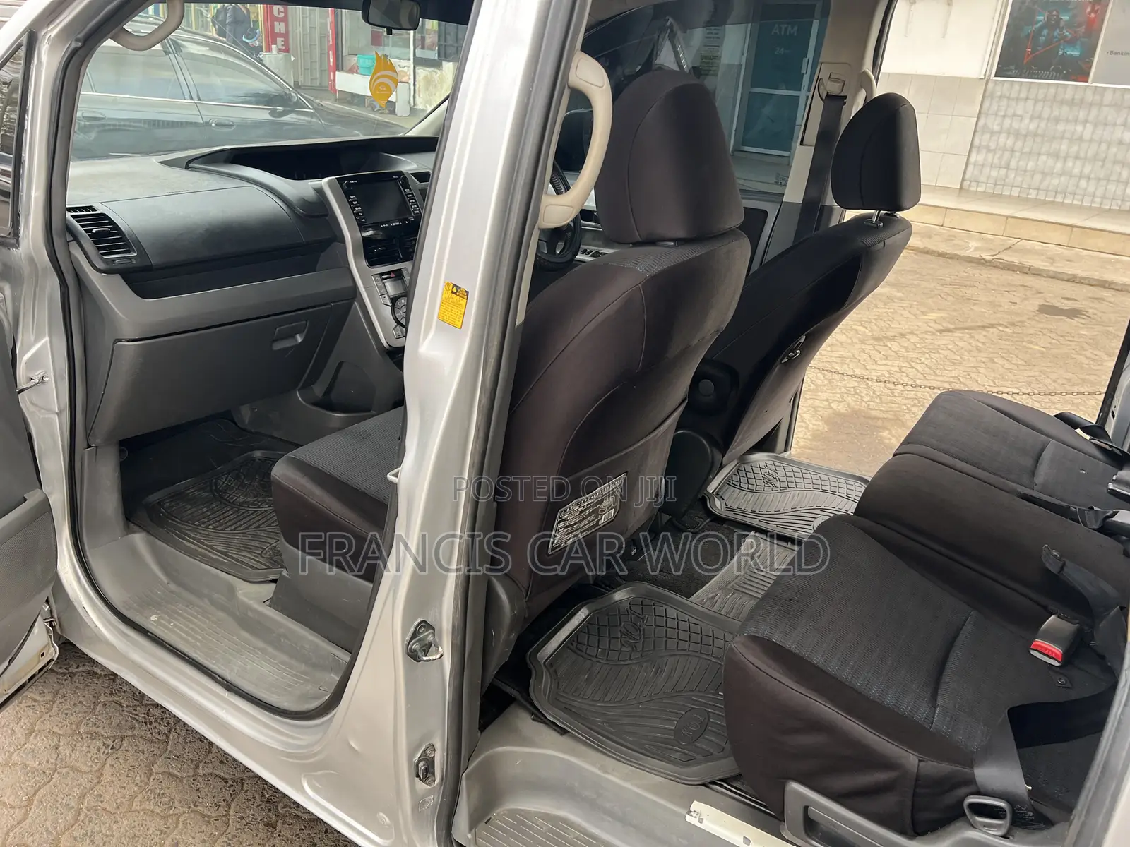 Toyota Voxy 2010 Silver