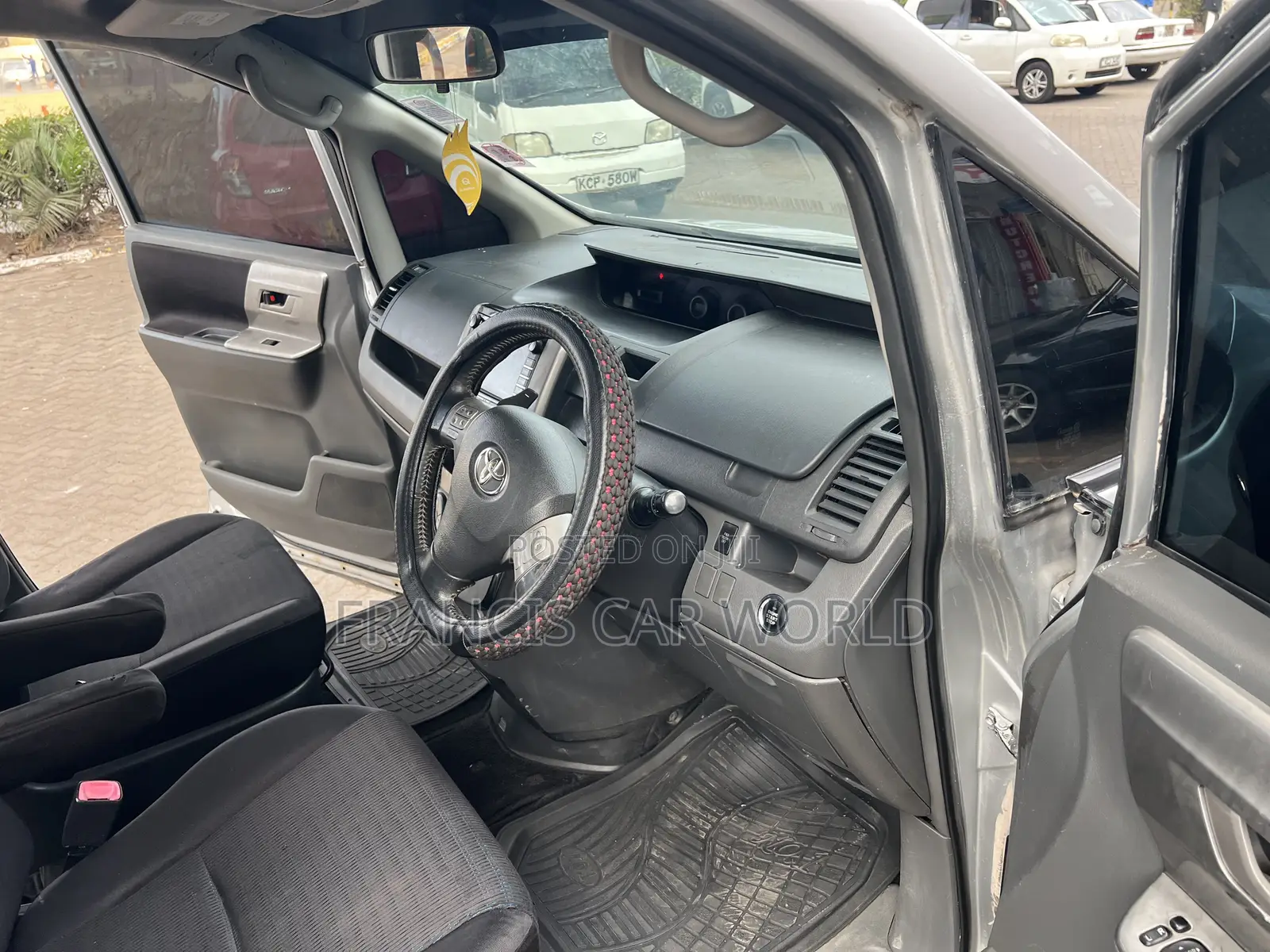 Toyota Voxy 2010 Silver