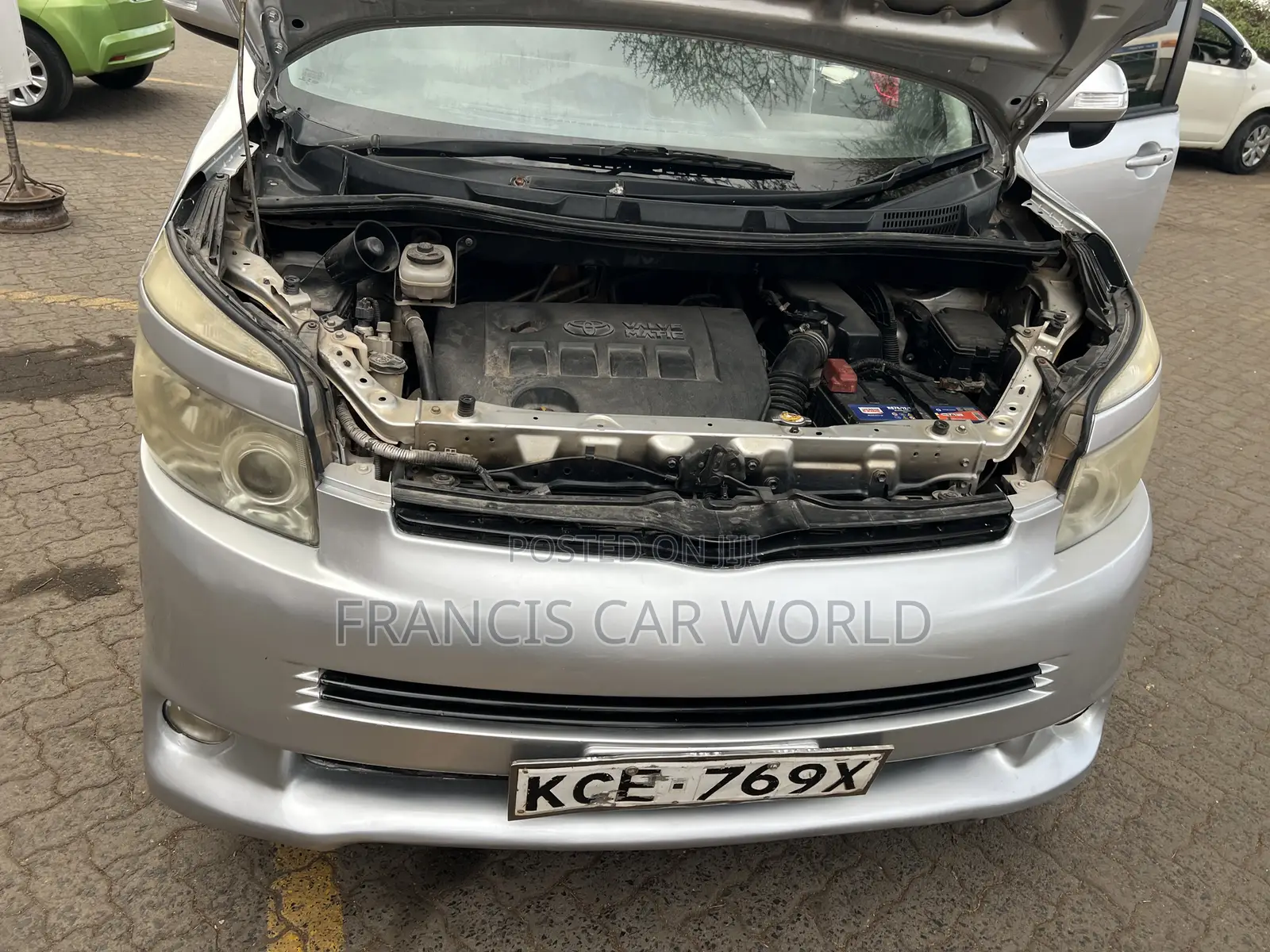 Toyota Voxy 2010 Silver