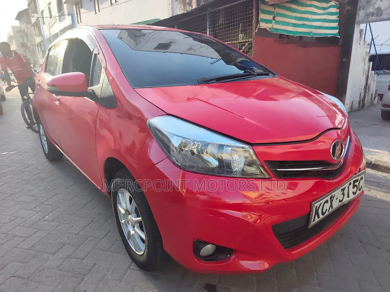 Toyota Vitz 2012 Red