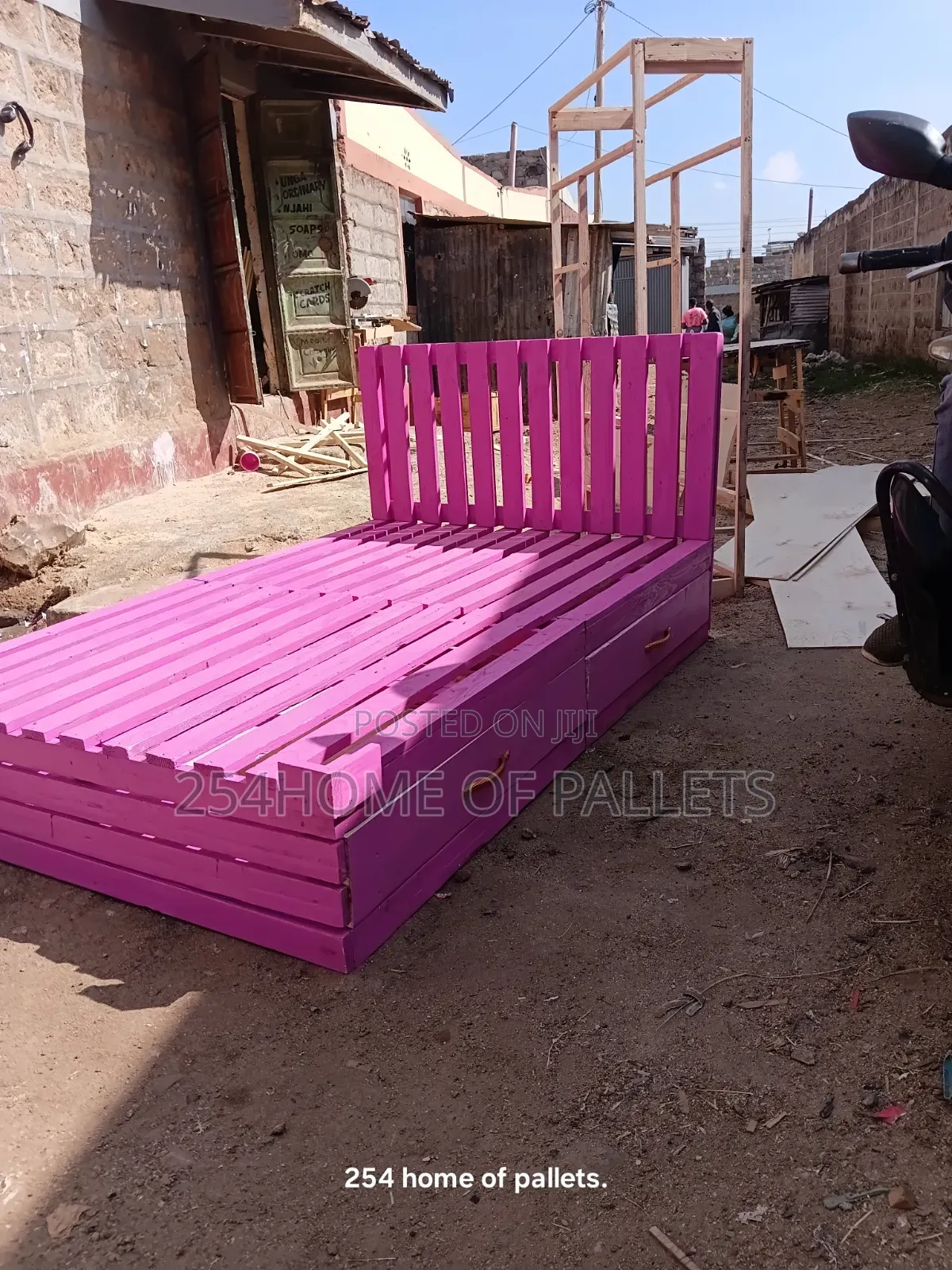 All Pink Strong 4 by 6 Pallet Bed With Drawers