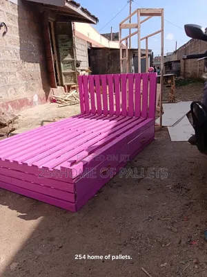 All Pink Strong 4 by 6 Pallet Bed With Drawers