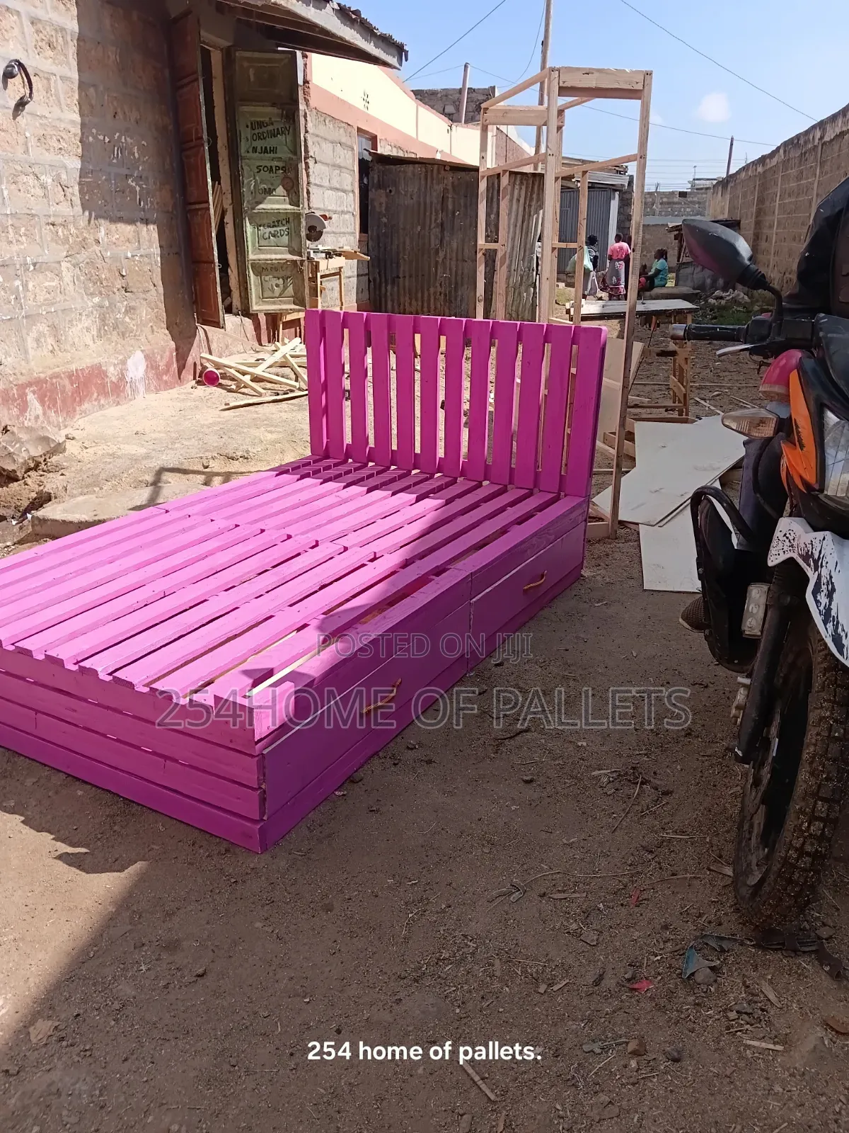 All Pink Strong 4 by 6 Pallet Bed With Drawers