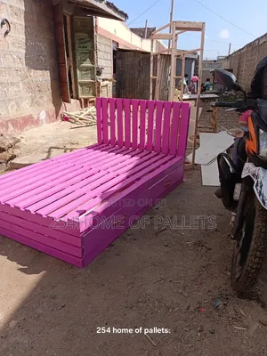 All Pink Strong 4 by 6 Pallet Bed With Drawers