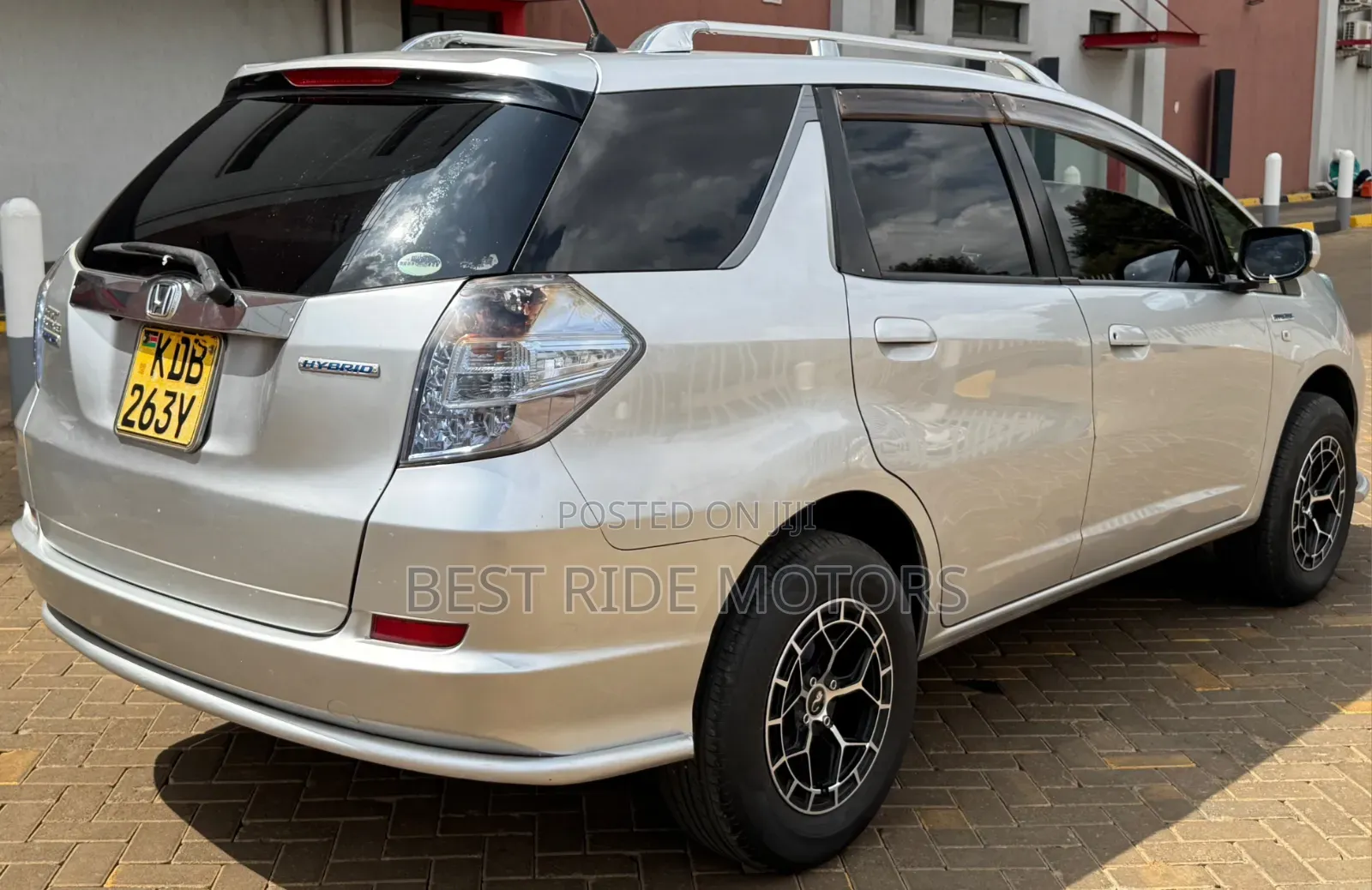 Honda Fit Shuttle 1.3 Hybrid 2WD 2013 Silver