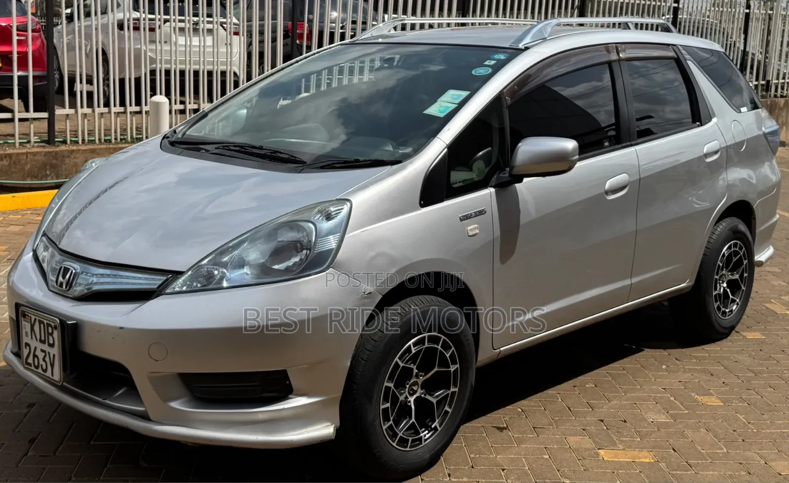 Honda Fit Shuttle 1.3 Hybrid 2WD 2013 Silver