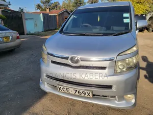 Toyota Voxy 2009 Silver