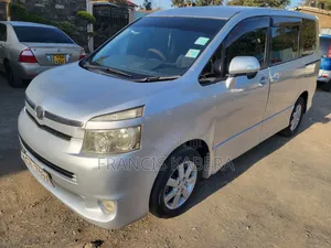 Toyota Voxy 2009 Silver