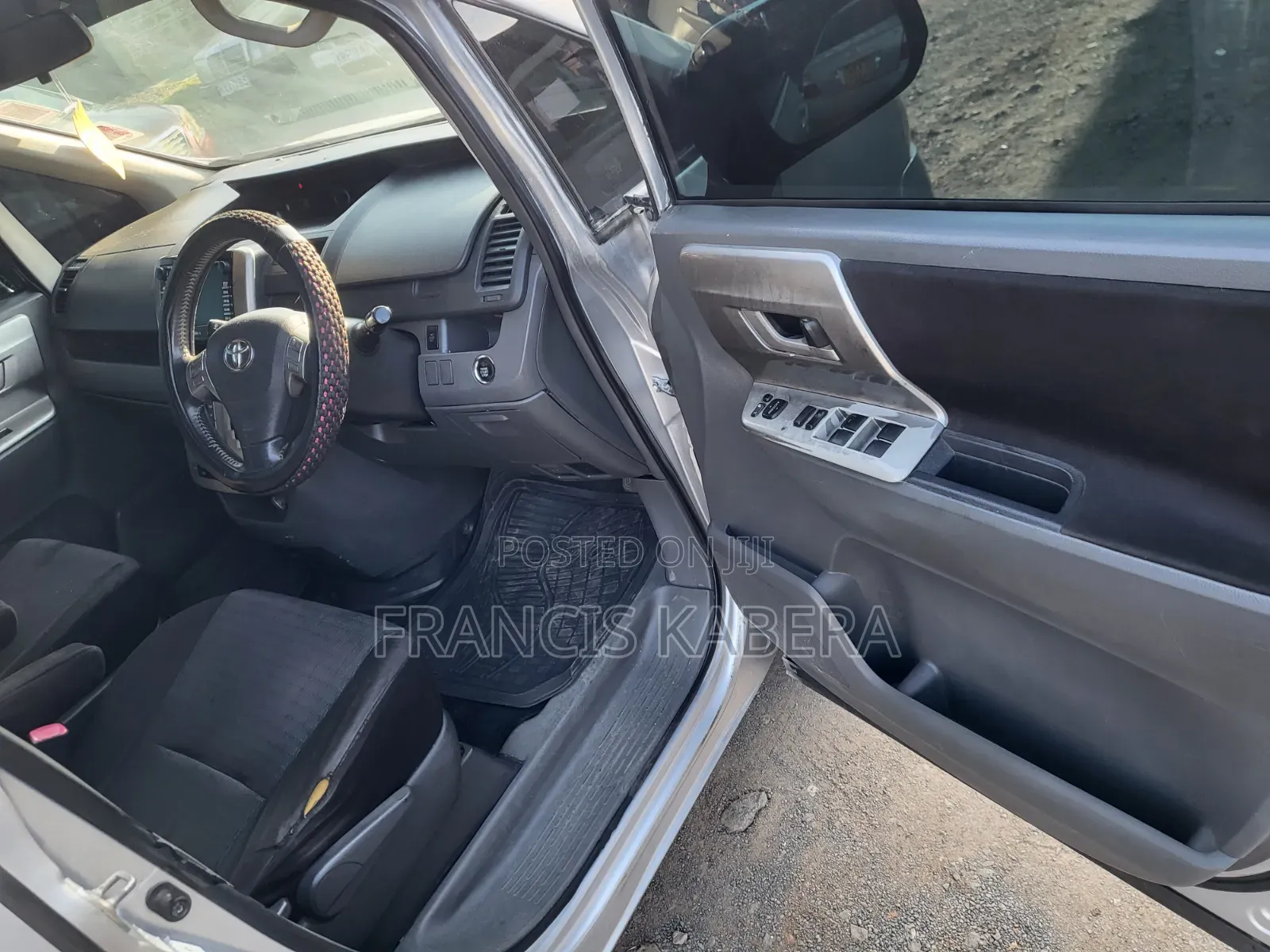 Toyota Voxy 2009 Silver