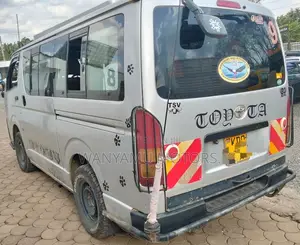 Toyota HiAce 2018 Silver