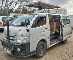 Toyota HiAce 2018 Silver