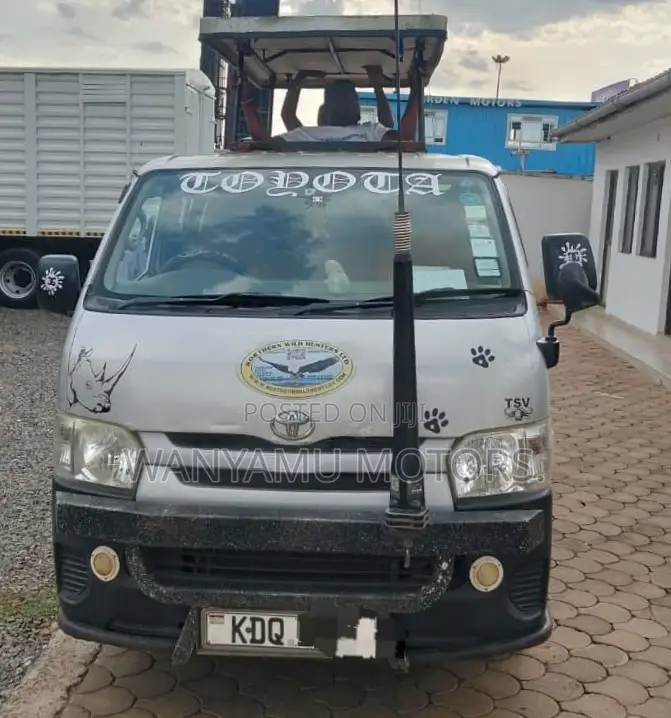Toyota HiAce 2018 Silver