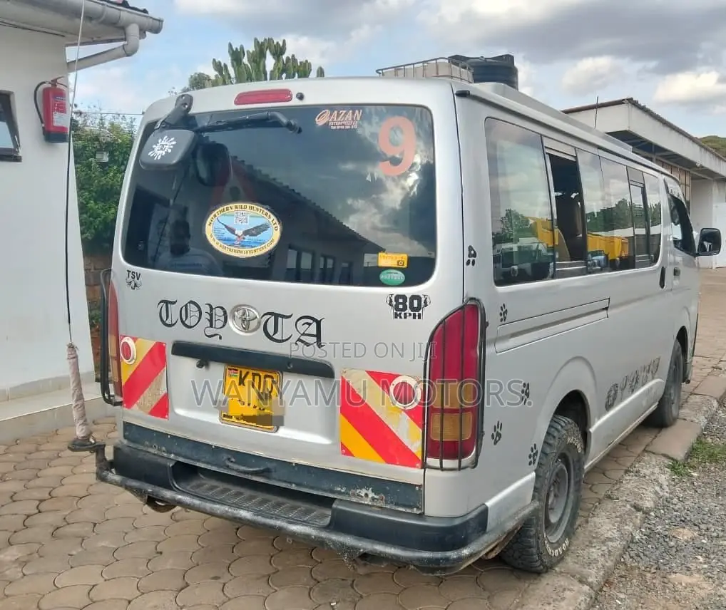 Toyota HiAce 2018 Silver