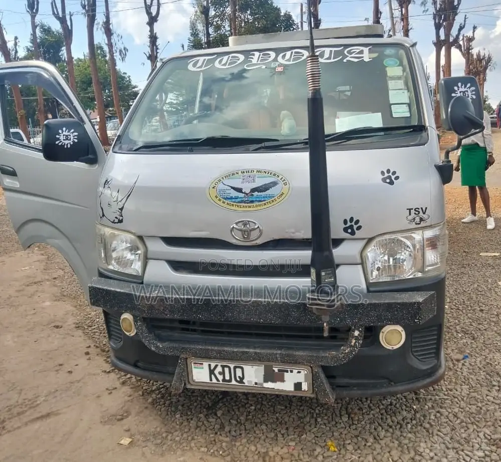 Toyota HiAce 2018 Silver