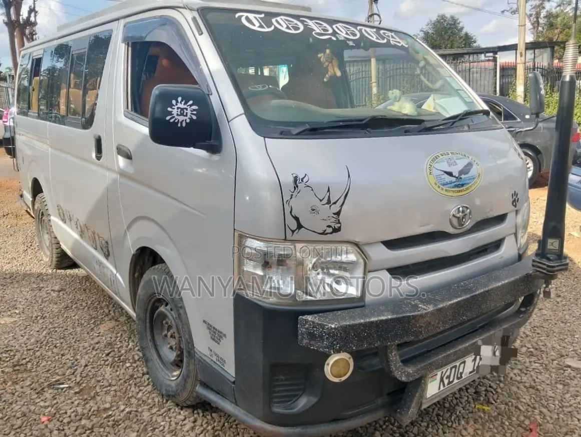 Toyota HiAce 2018 Silver