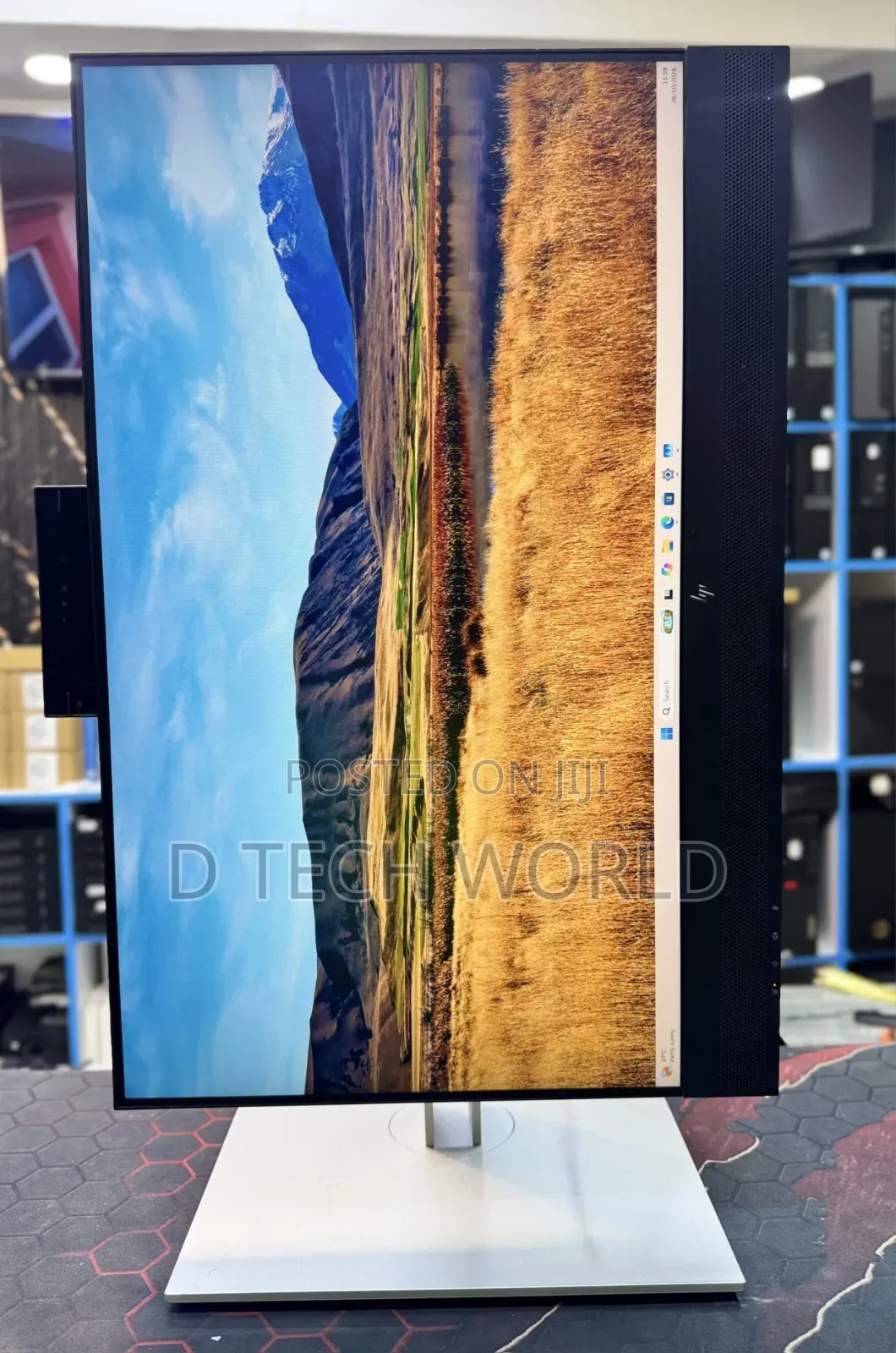 HP E24m G4 FHD USB-C 
24 Inches FHD Ips 
Resolution: Full HD