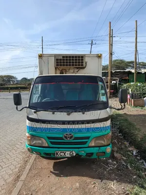 Toyota Dyna 2012 White