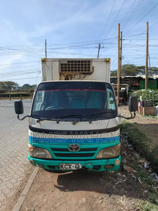 Toyota Dyna 2012 White