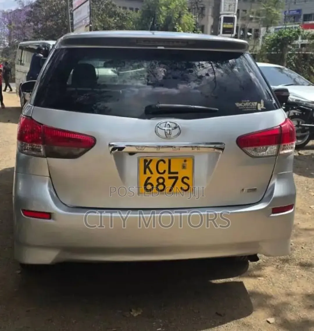 Toyota Wish 2011 Silver