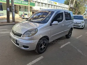 Toyota Fun Cargo 2003 Silver