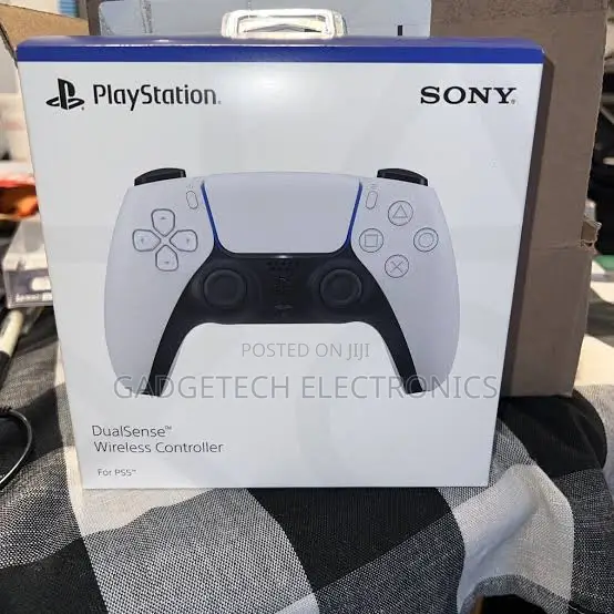 White Ps 5 Pad