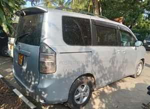 Toyota Voxy 2008 Silver