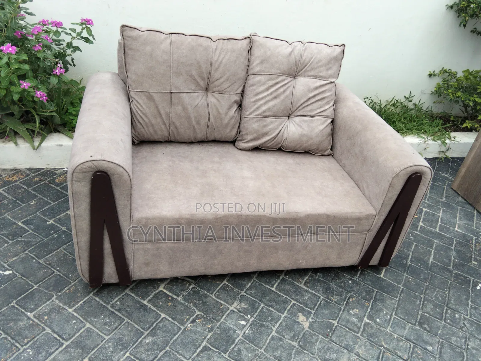 2 Seater With Pillows