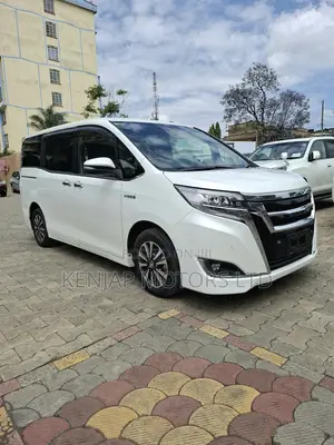 Toyota Esquire 2019 Pearl
