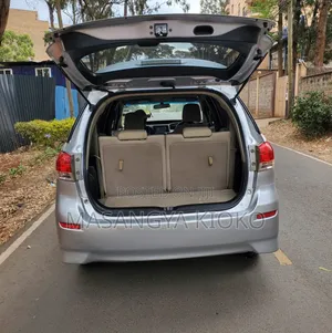 Toyota Wish 2010 Silver
