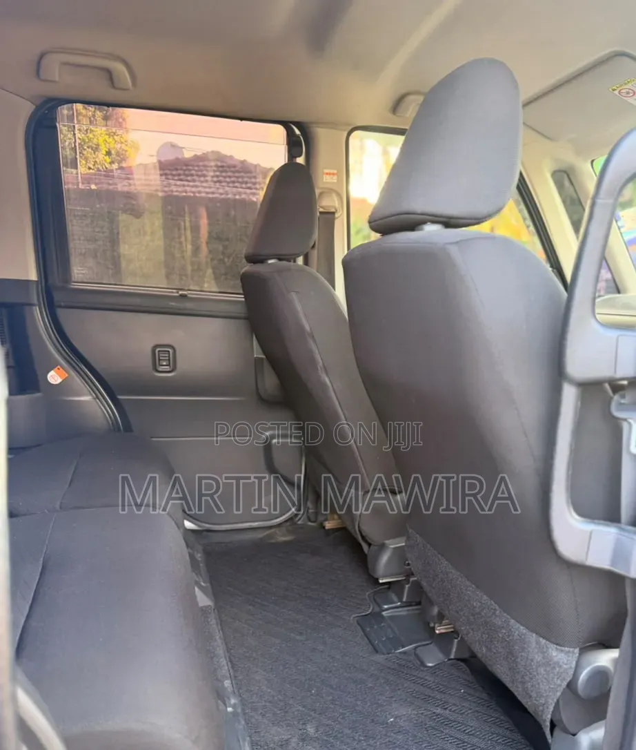 Toyota Roomy 2017 Silver