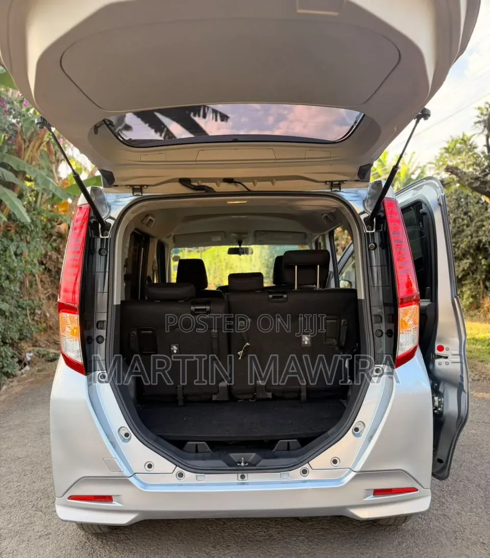 Toyota Roomy 2017 Silver