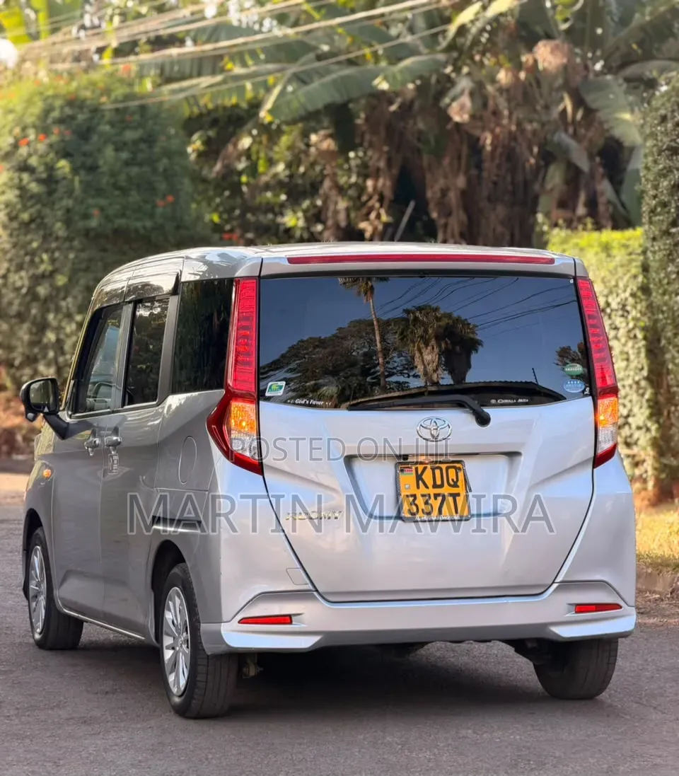 Toyota Roomy 2017 Silver