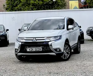 Mitsubishi Outlander 2015 White