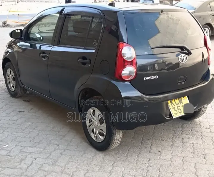 Toyota Passo 2012