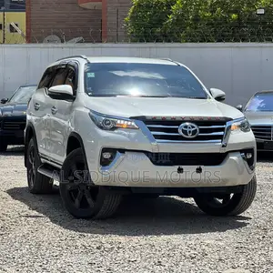 Toyota Fortuner 2.8 D AWD 2019 White