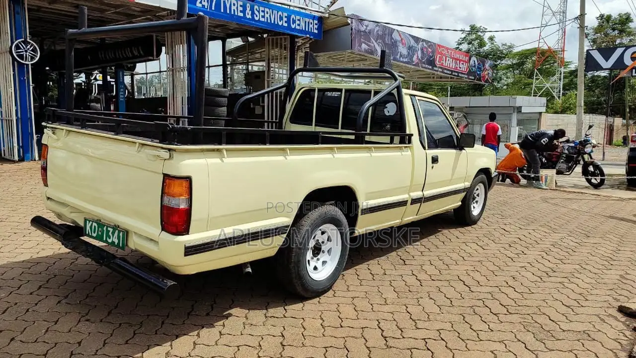 Mitsubishi L200 2004 Beige